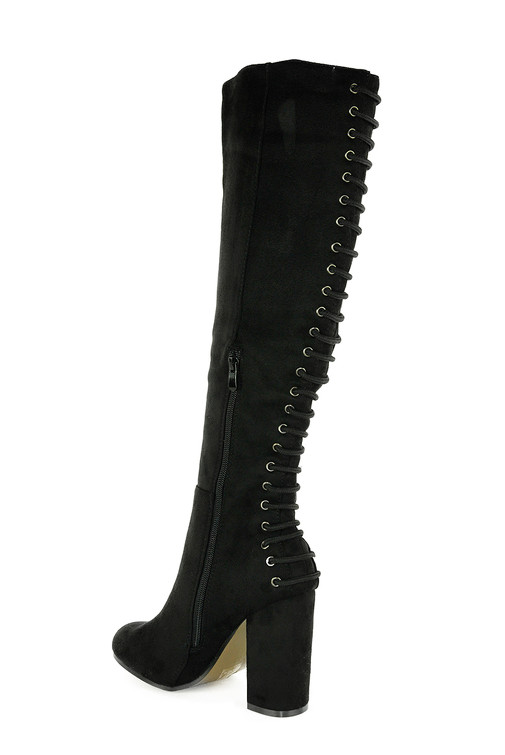 Stiefel mit Absatz und Schnürung hinten